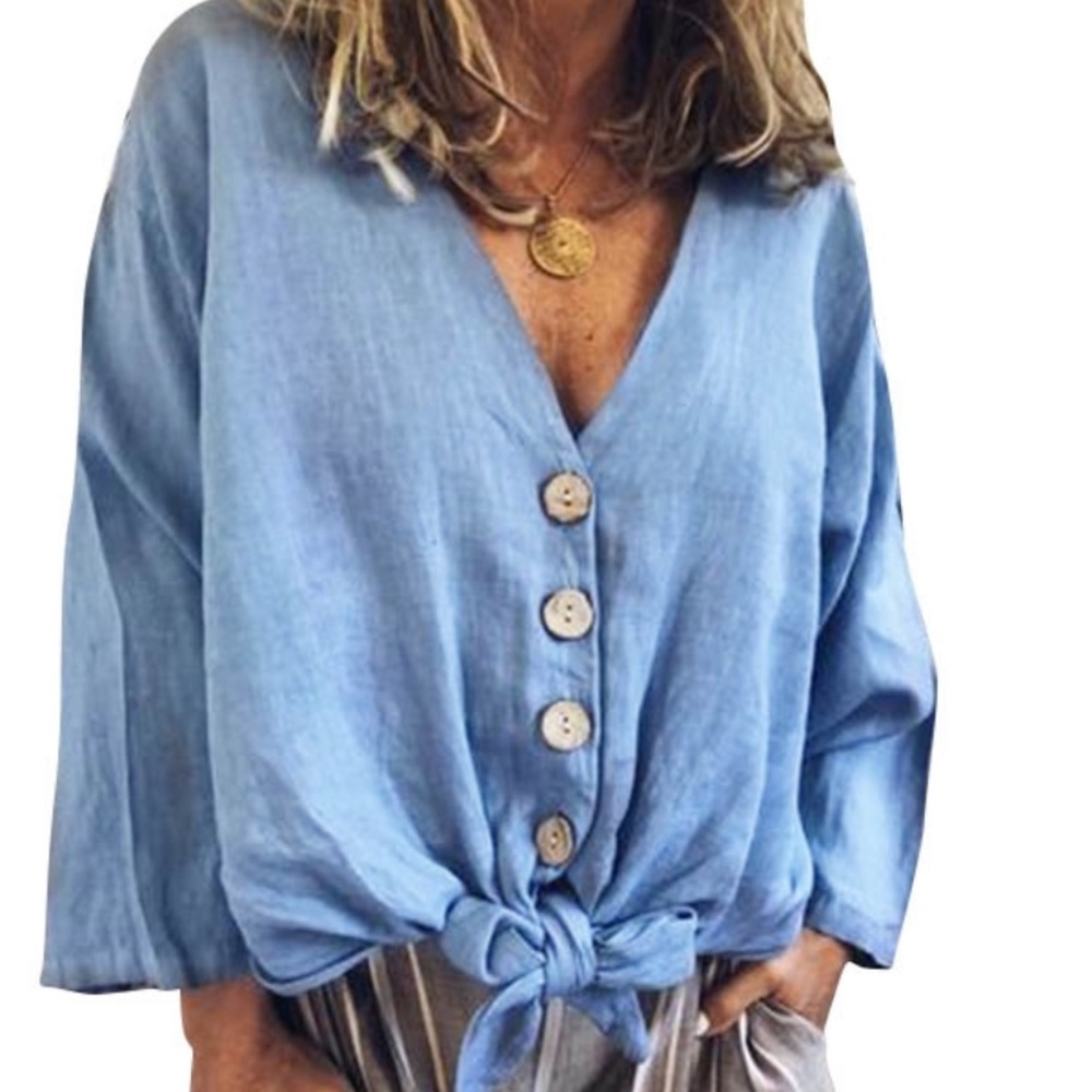 Beautiful V-Neck Button Up Blouse!